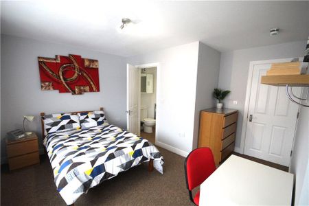 1 bedroom in a house share to rent - Photo 3