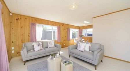 THREE BEDROOMS - CLOVERLEA - Photo 4