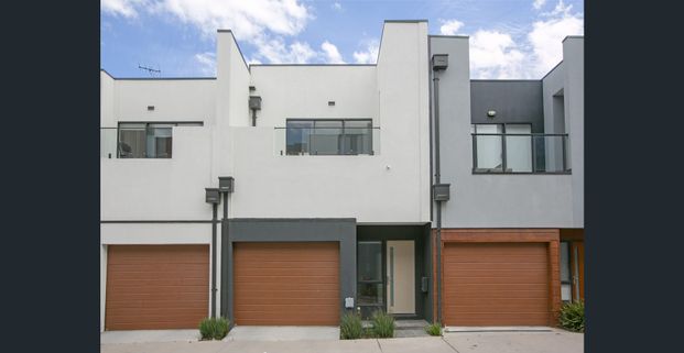 Modern Two-Storey Living in a Convenient Keilor Downs Location - Photo 1