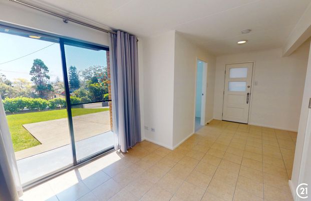 Elevated Lifestyle in Nelson Bay – Stylish Residence with Home Office - Photo 1