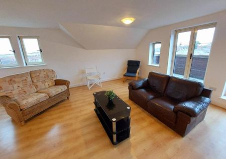 2 bedroom penthouse to rent - Photo 2