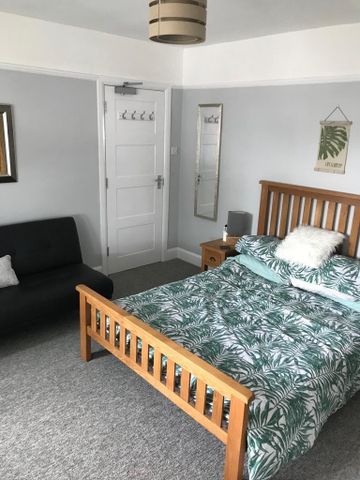 House share to rent - Photo 3