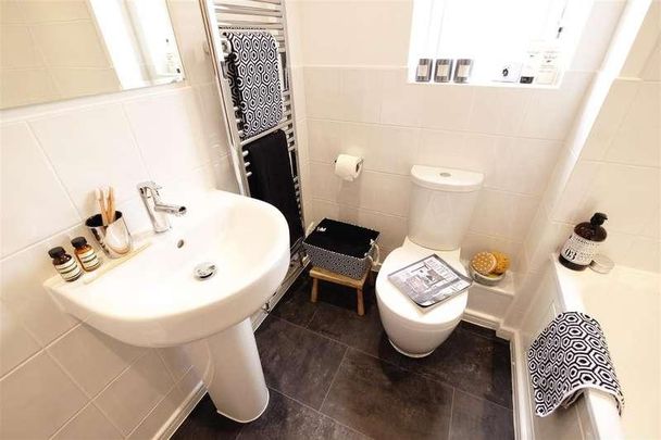 Thorne Crescent, Worsley, Manchester, M28 - Photo 1