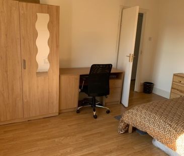 1 Bed Flat, Talgarth Road, W14 - Photo 1
