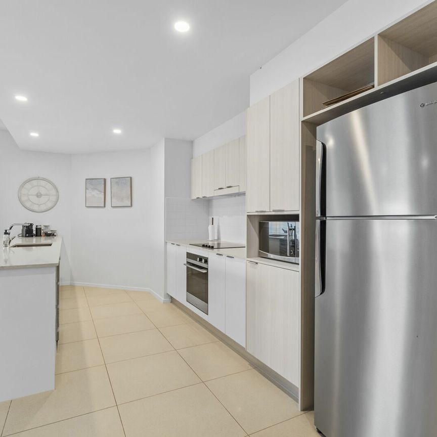 VERY SPACIOUS TWO BEDROOM FURNISHED UNIT WITH OCEAN VIEWS & POOL - Photo 1