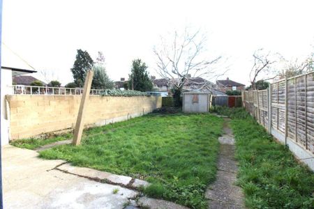3 bedroom end of terrace house to rent - Photo 4