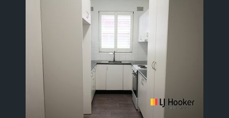 MODERN ONE BEDROOM APARTMENT! - Photo 3