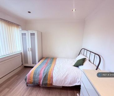 1 bedroom in a house share to rent - Photo 3