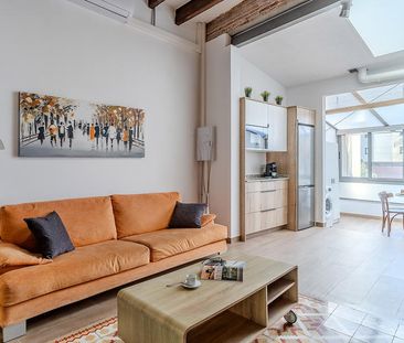 Single-Family Home with Private Terrace in Sant Andreu - Photo 3