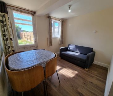 4 Bed Student Accommodation - Photo 2