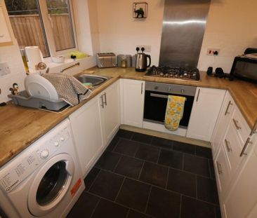 2 bedroom semi-detached house to rent - Photo 2