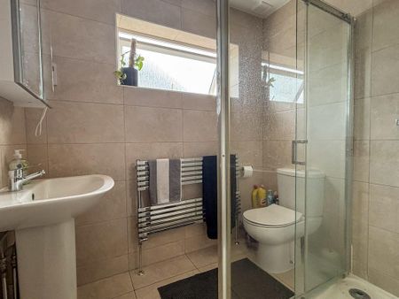 1 bedroom in a house share to rent - Photo 3