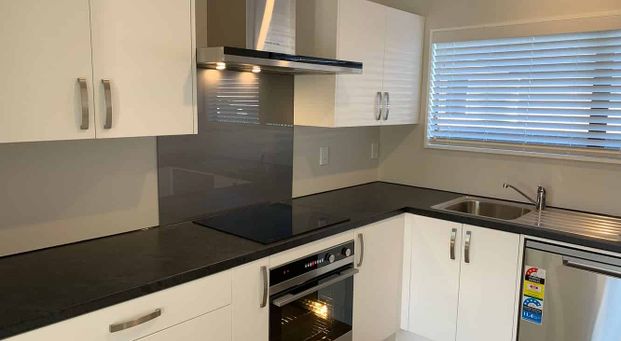 Beautifully modernised 3 bedroom home - Photo 1