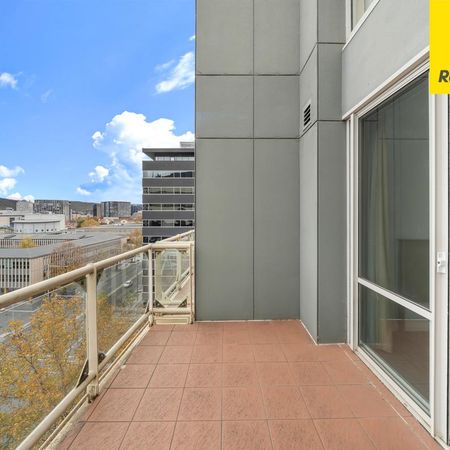 Inner City Apartment with Cityscape Views - Photo 5