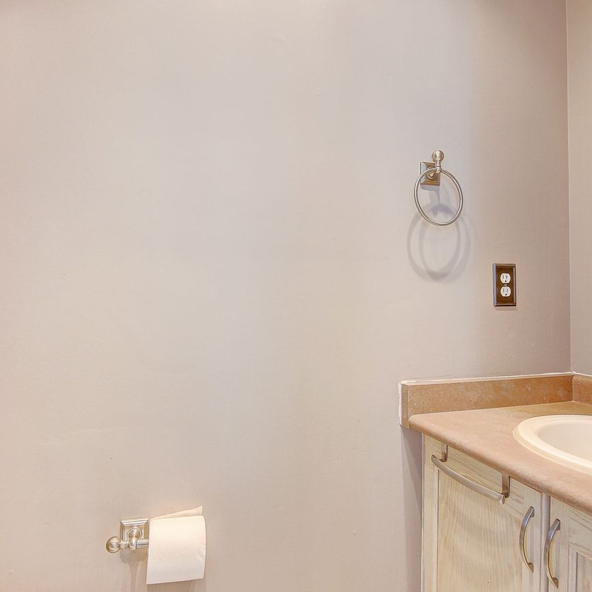 For Lease - 1498 Pinecliff Road, Oakville, Ontario - Photo 1