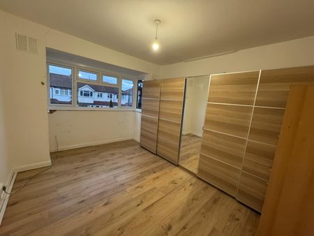 4 Bed Semi-Detached House, Woodmansterne Road, SW16 - Photo 4