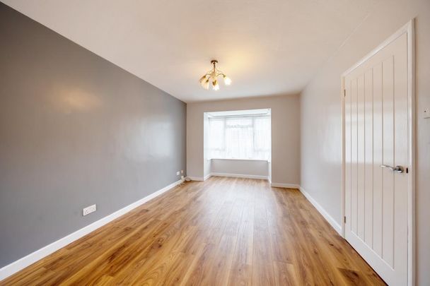 3 bedroom end of terrace house to rent - Photo 1