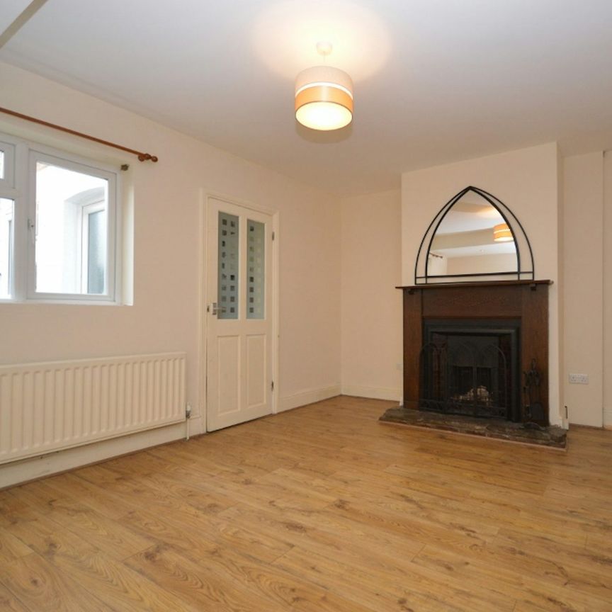 Terraced House to rent on - Photo 1