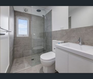 Near-New Two-Bedroom Contemporary Apartment – Walk to Everything - Photo 6