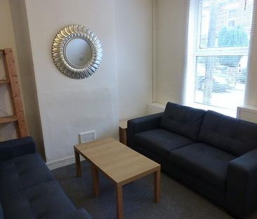 3 bedroom terraced house to rent - Photo 5