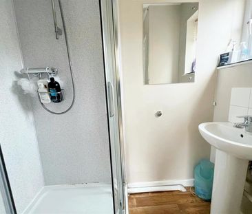 1 Bedroom House / Flat Share to let - Photo 6