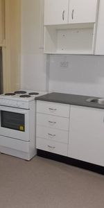 Modern Inner-City Living 2-Bedroom Apartment in Potts Point - Photo 3