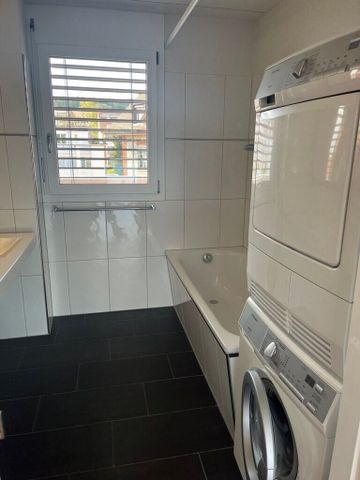 Living in a central location - Photo 3