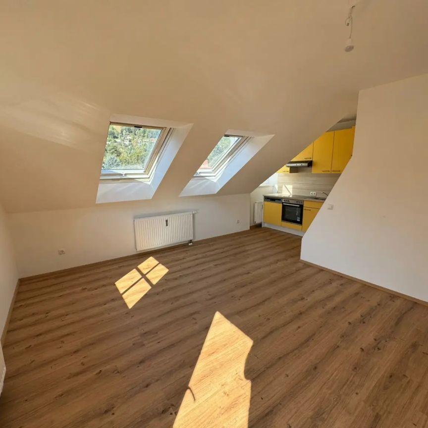 Frisch sanierte Dachgeschosswohnung mit 3 Zimmern im Südwesten von Graz - Photo 1
