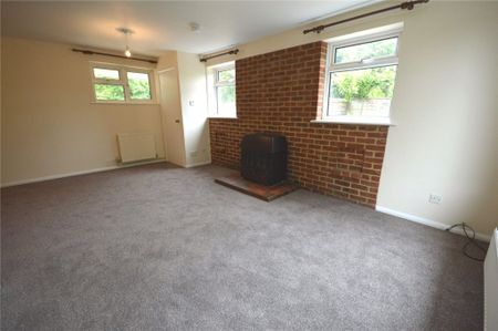 3 Bedroom Bungalow - Sarum Road, Winchester - Photo 2