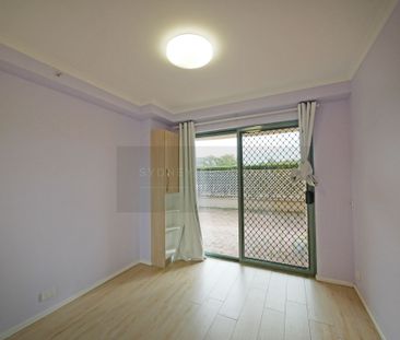 A Unique apartment with good size North facing courtyard - Photo 4