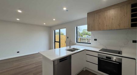 As-New 3-Bedroom Beauty - Photo 4