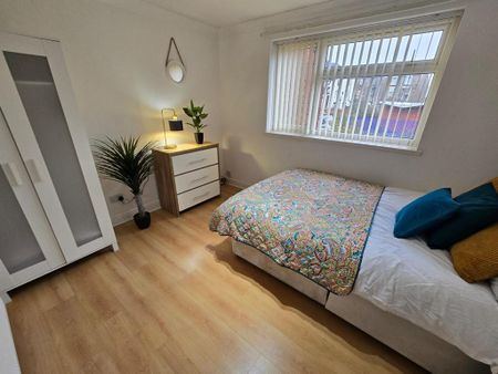1 bedroom in a house share to rent - Photo 4