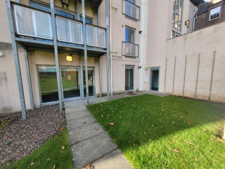 3 bedroom flat to rent - Photo 3