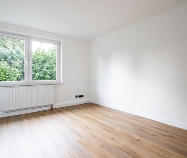 Schick renovierte 2 Zimmerwohnung mit Küche und Balkon fußläufig zu... - Photo 1