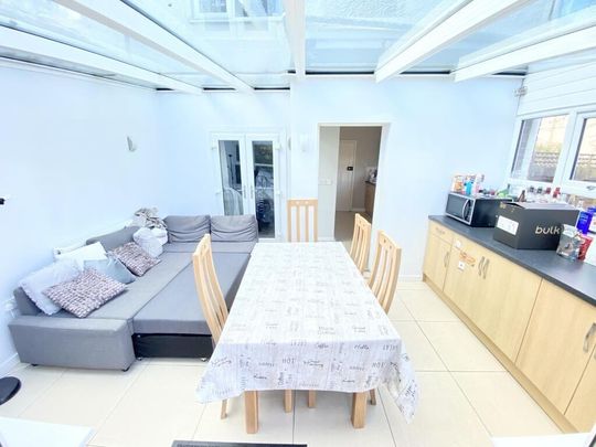 5 bedroom detached house to rent - Photo 1