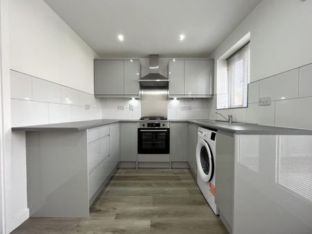 2 bedroom semi-detached house to rent - Photo 5