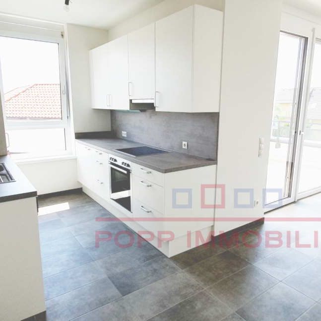 Hochwertige, ruhig gelegene, moderne 3-Zimmerwohnung mit Terrasse und Tiefgaragenplatz - Photo 1