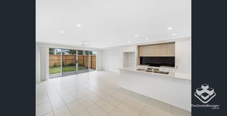 Modern Townhouse for Rent - Photo 3