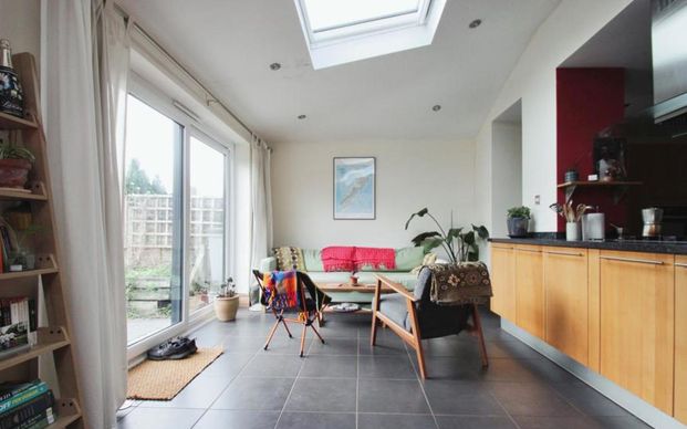 ** Due to BCC licensing restrictions this property is not suitable for three professionals ** Ocean present this beautiful and spacious unfurnished 3 double bedroom house with off street parking available immediately. - Photo 1