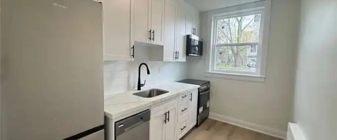 32 PRICE Avenue Unit# 11 | 32 PRICE Avenue Unit# 11, Welland - Photo 1