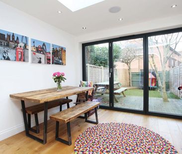 Oliver Close, W4, London - Photo 1