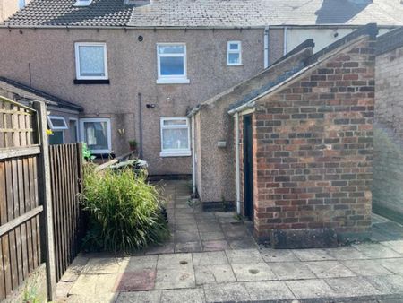 2 Bedroom Terraced House - Photo 4
