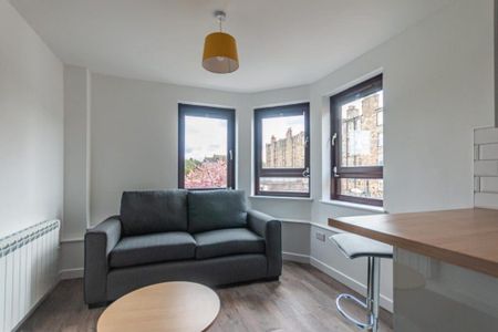 4 bedroom flat to rent - Photo 2