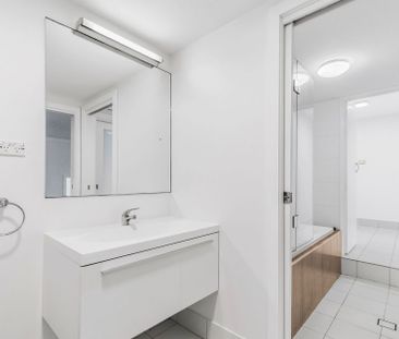 Newport, 35B Cheryl Crescent - Photo 3