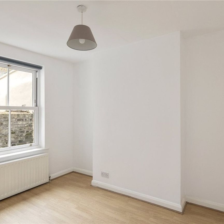 1 Bed Flat, Hurst St, SE24 - Photo 1