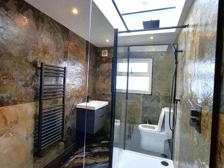 Stylish shared home, central in Scarborough Room 5 - Photo 3