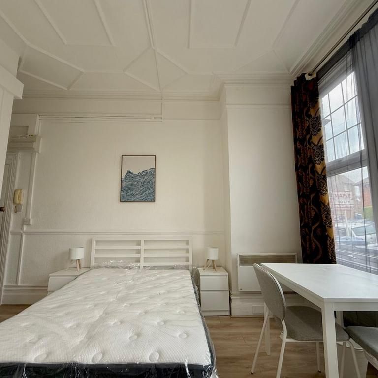 Studio to rent - Photo 1