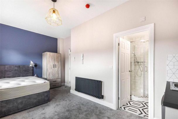 Studio to rent - Photo 1