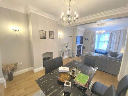 Parkhurst Road, London, N11 - Photo 2