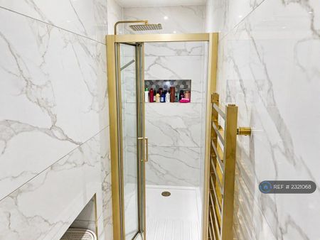 4 bedroom detached house to rent - Photo 5